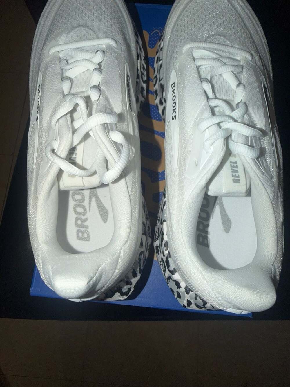 Brooks Revel 9 Women's Running Shoes White/Grey/Black Leopard Print - Picture 6 of 11